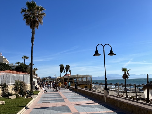 Boulevard langs het strand